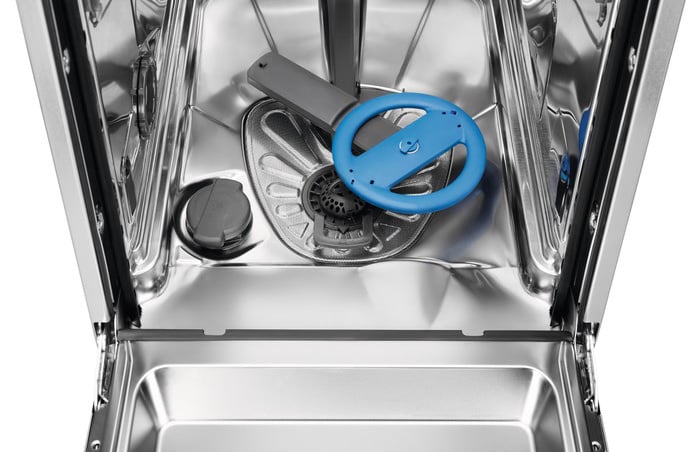 Встраиваемые посудомоечные машины ELECTROLUX/ Встраиваемая узкая посудомоечная машина, без фасада, сенсорное управление Quick Select 1, трехцифровой дисплей, 10 комплектов, 5 программ + 3 комбинации (все программы, кроме Предварительное полоскание, АВТО и Самоочистка, могут сочетаться с опцией): Предварительное ополаскивание, Быстрая 30мин, Стандартная 90мин, ЭКО (4 часа), АВТО, Самоочистка; Опции: Интенсивная мойка; третья съёмная корзина для столовых приборов Maxi Flexвстраиваемая полностью