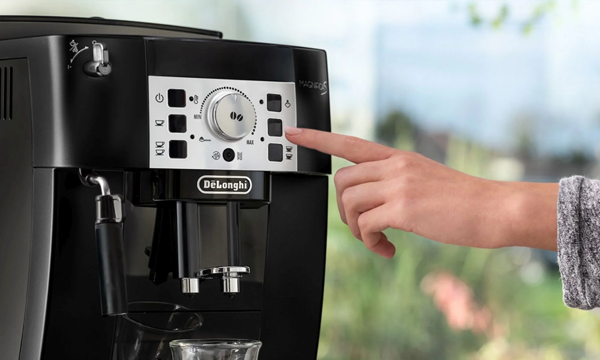 Кофемашина Delonghi Magnifica S ECAM22.110.B 1450Вт черный