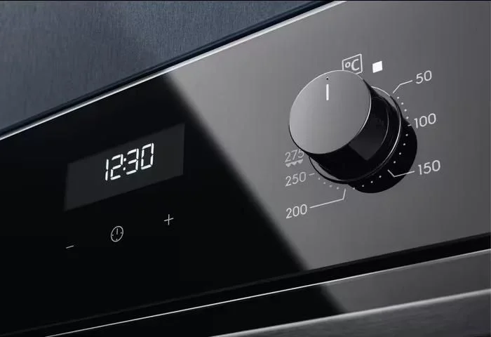 Духовой шкаф Электрический Electrolux EOE5C71Z черный