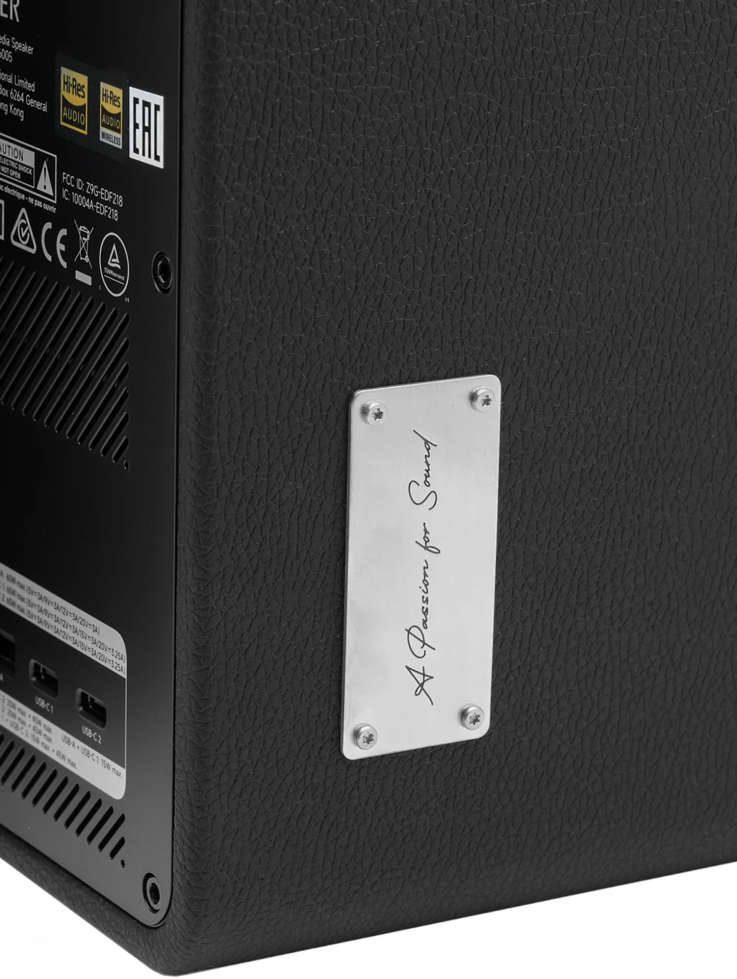 Колонки Edifier QR65 2.0 черный 70Вт BT
