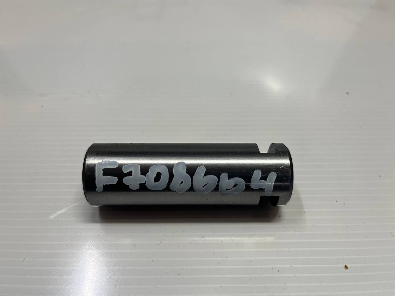 F708664/F047658  Ось гидроцилиндра нижних ножей/наклона головы d=25 мм L=76 мм (А) (Waratah H480С)