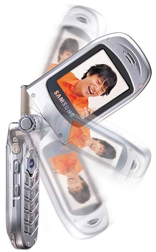Samsung SGH-P400 Metallic Silver (TriBand, раскладушка,  LCD 160x128@64k,GPRS,фото, 105г.)