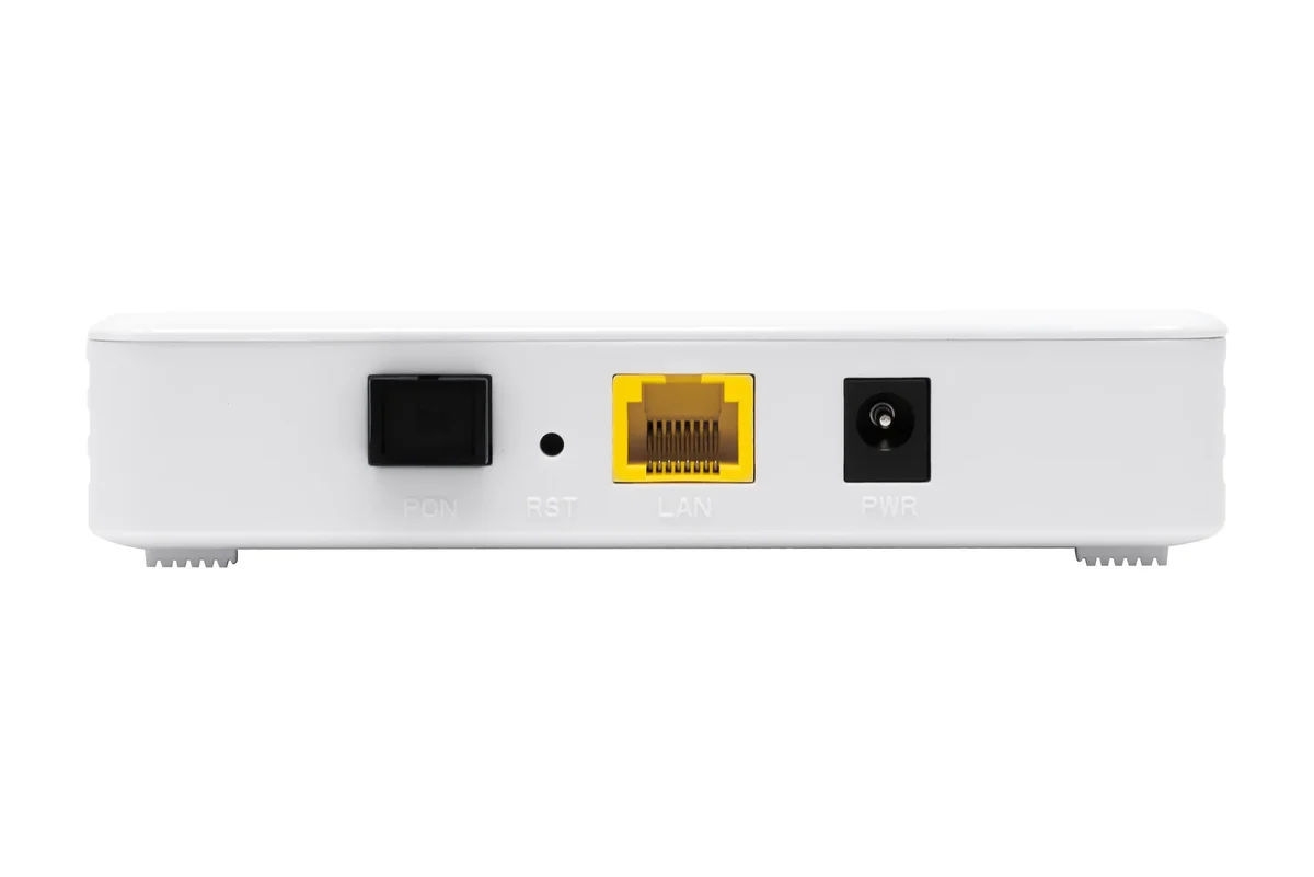 ONU-терминал SNR SNR-ONU-GPON-1G-POE, XPON, 1×1GbE, PoE-инжектор в комплекте