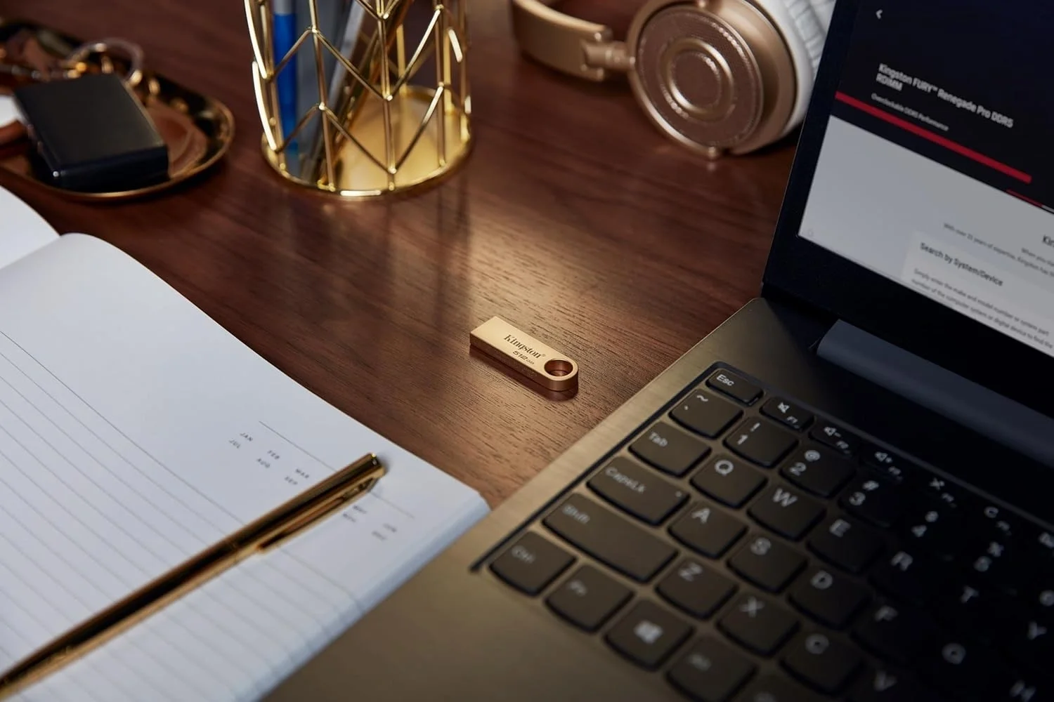 Флеш Диск Kingston 128GB DataTraveler SE9 DTSE9G3/128GB USB3.0 золотистый
