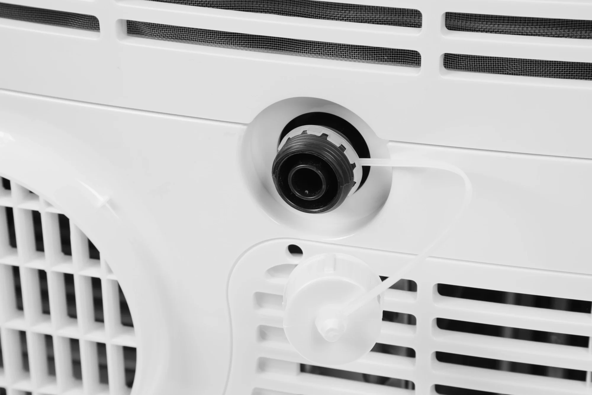 Кондиционер мобильный Electrolux Loft EACM-11 CL/N3 белый площ.27м2