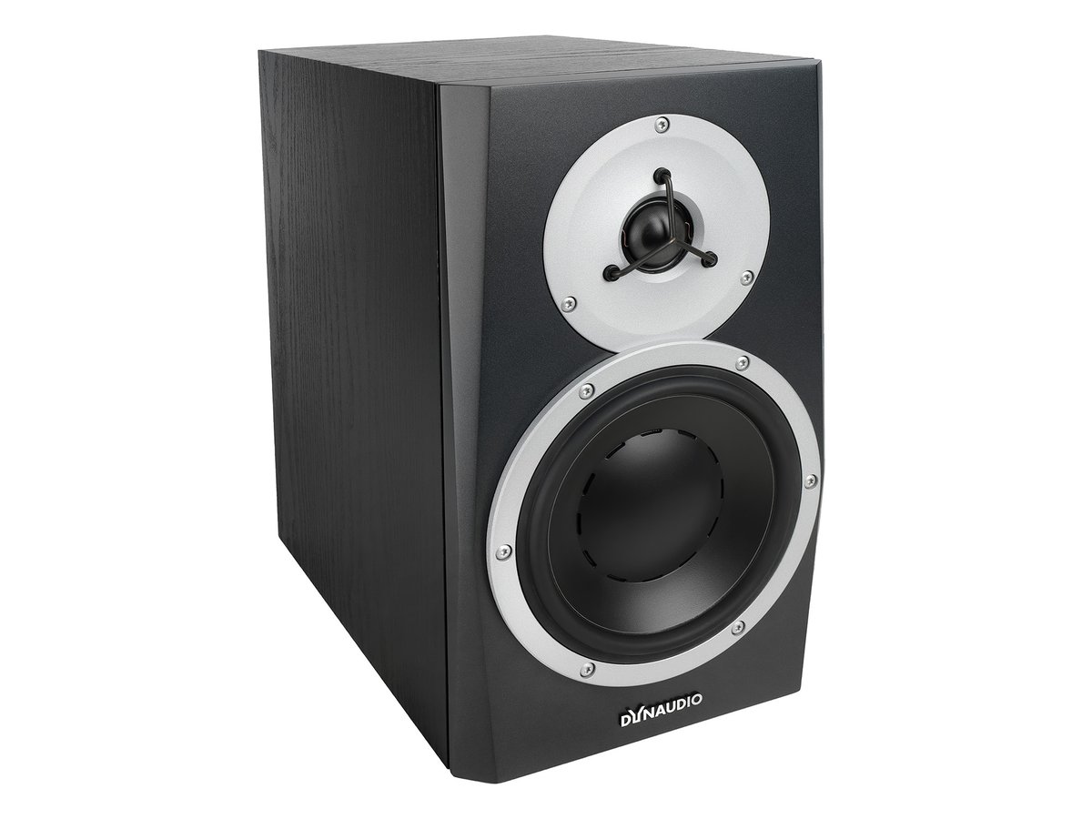 Акустическая система (студийный монитор) [942632] Dynaudio [BM5 MKIII] активная, 2-х полосная, ВЧ динамик 1.1", НЧ динамик 6,5", мощность усилителей: ВЧ 50 Вт, НЧ 50 Вт, диапазон частот: 42-24000 Гц, XLR, RCA аналоговые входы