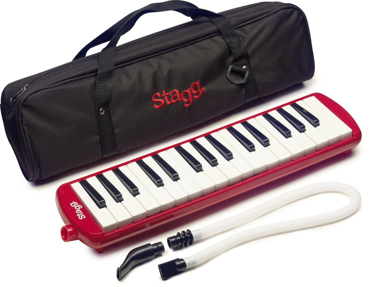 Пианика STAGG [MELOSTA32 RD] духовая, пластиковая, 32 клавиши, длина 41 см, в комплекте мундштук, длинная трубка, мягкий кейс, цвет красный