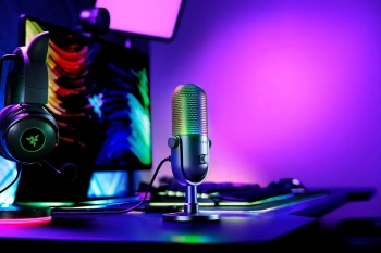 Микрофон проводной Razer Seiren V3 Chroma черный