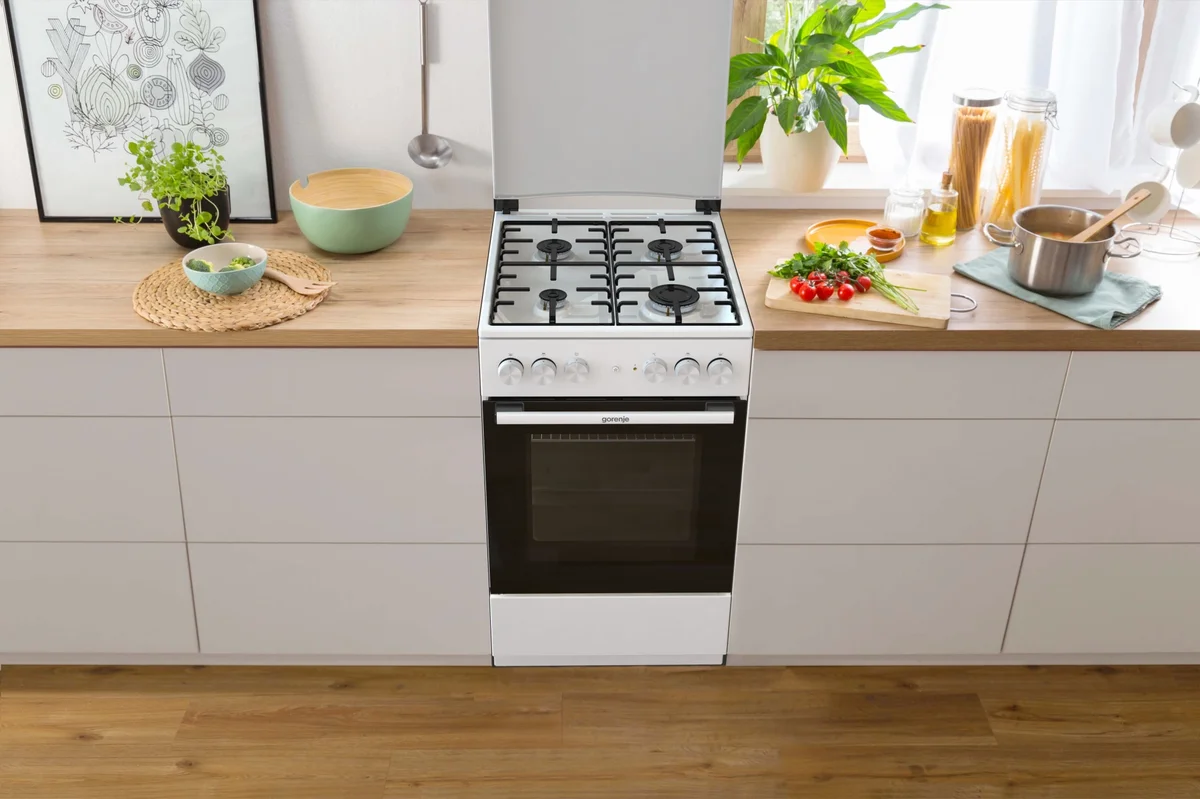 Плита Комбинированная Gorenje GK5A22WH белый (металлическая крышка) реш.сталь