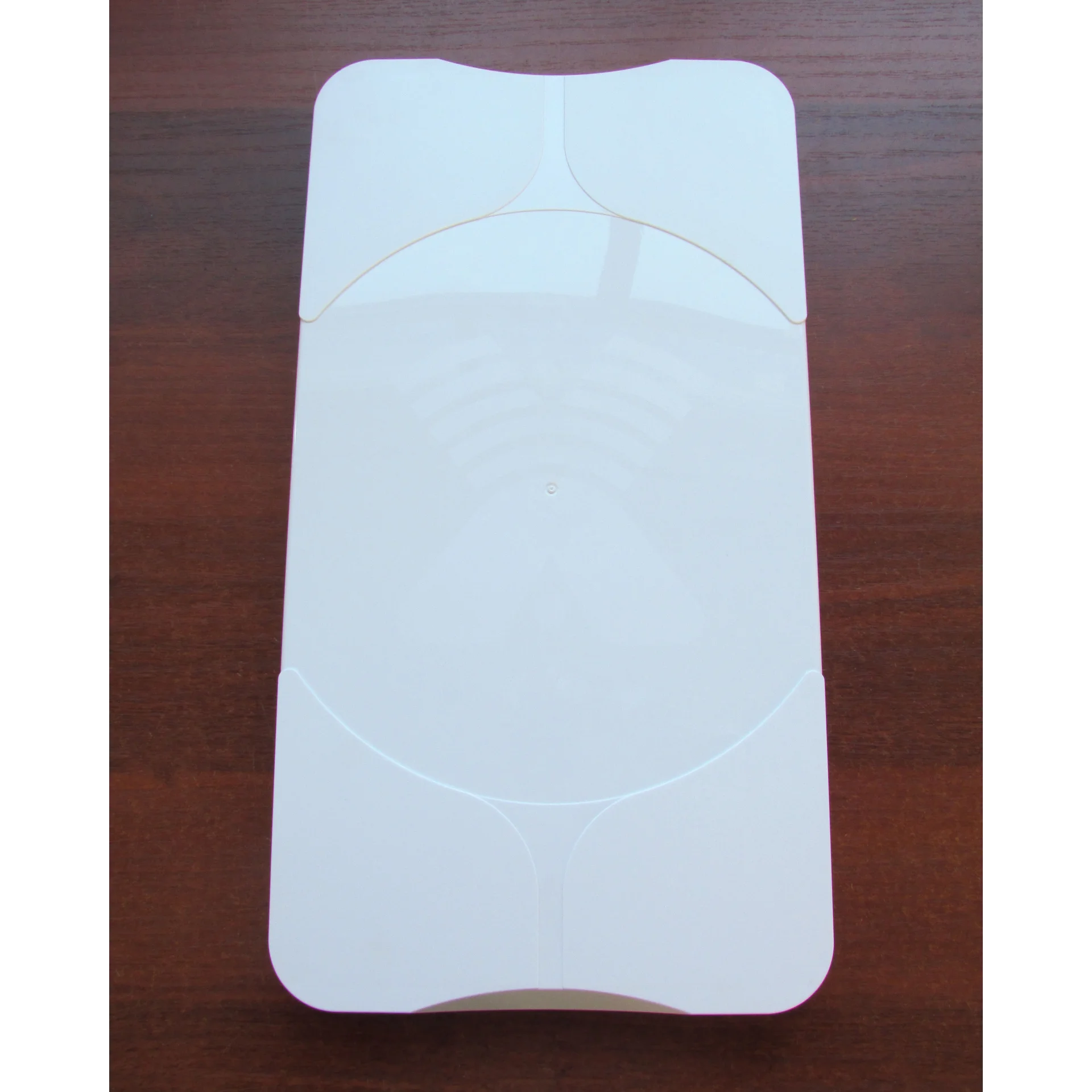 Широкополосная направленная антенна AGATA, 2G/3G/4G/WIFI, 14-17 dBi, 1.7-2.7ГГц