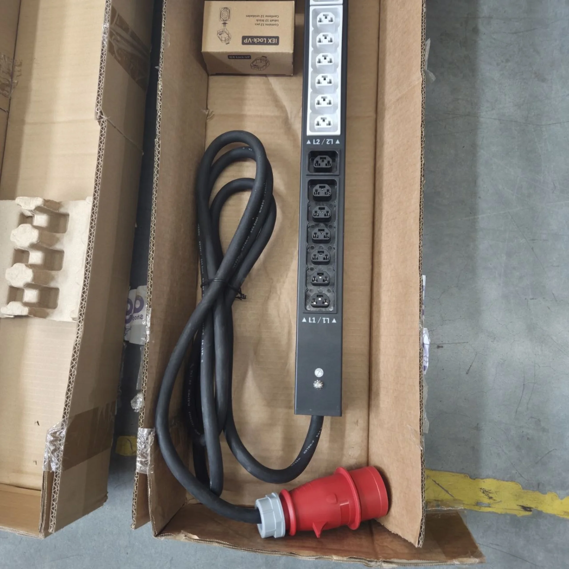 Блок розеток серии Basic на 42хIEX (C13/C19), шнур питания 3м с вилкой IEC 60309 16A 3P+N+E
