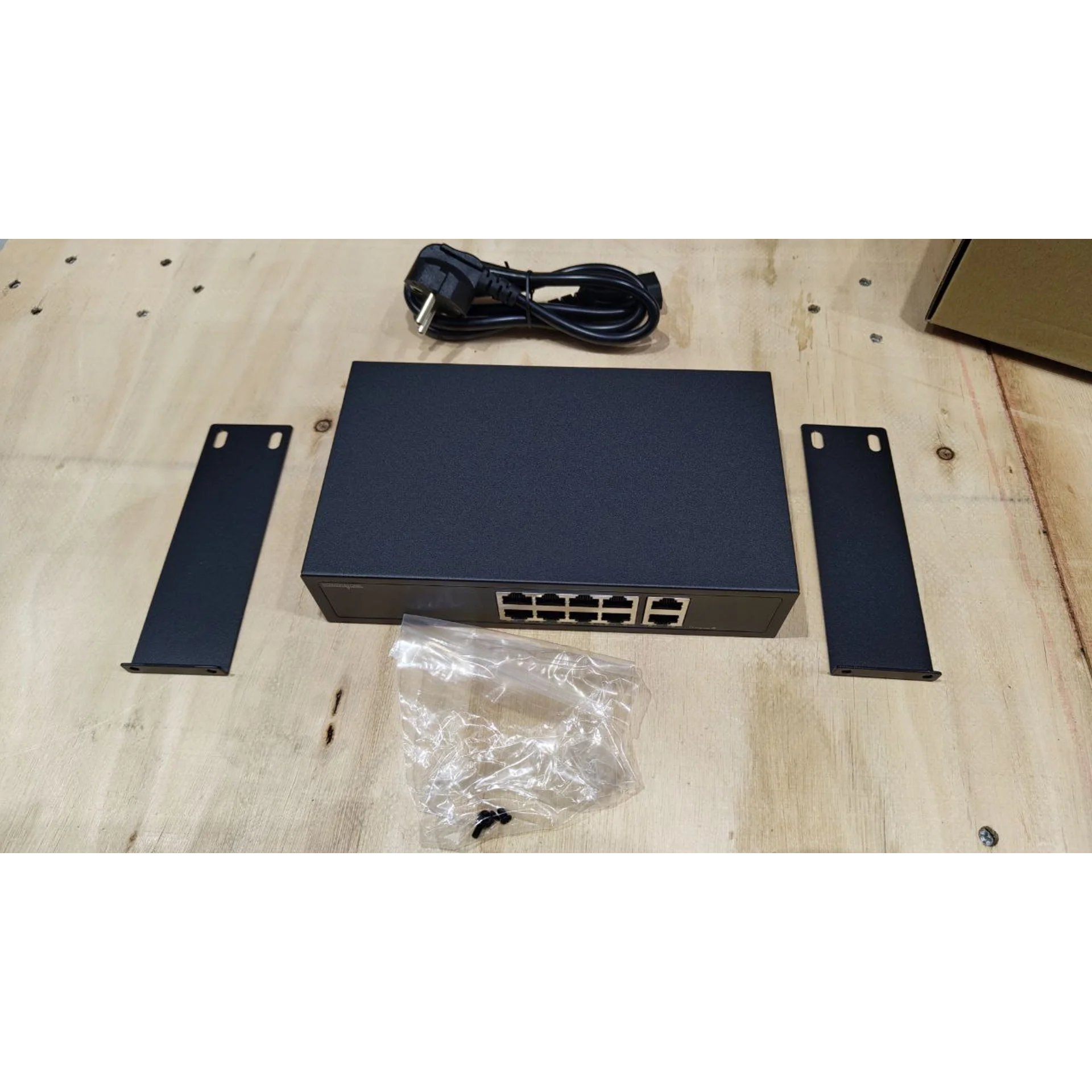 PoE коммутатор неуправляемый PUS-TT08-115M v1, 8x10/100BASE-TX 802.3af&at + 2х10/100/1000BASE-TX, PoE бюджет 115Вт, до 30Вт на порт