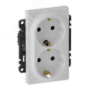 Розетка Legrand 753426 Valena LIFE - 2x2х2К+З 16А 250В с лицевой панелью, с защитными  шторками, безвинт.зажимы, белая