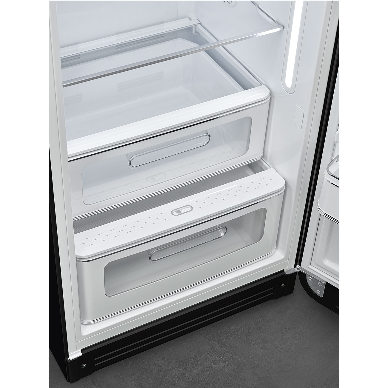 Холодильник SMEG/ Холодильник SMEG, ВхШхГ 1530х601х728 мм, отдельностоящий, стиль 50-х, однокамерный, внутренняя морозильная камера, объем 270 л, MultiFlow, инверторный компрессор, энергоэффективность С, цвет черный