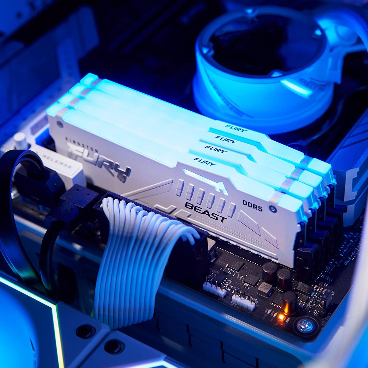 Память оперативная/ Kingston 32GB 6000MT/s DDR5 CL36 DIMM FURY Beast White RGB EXPO