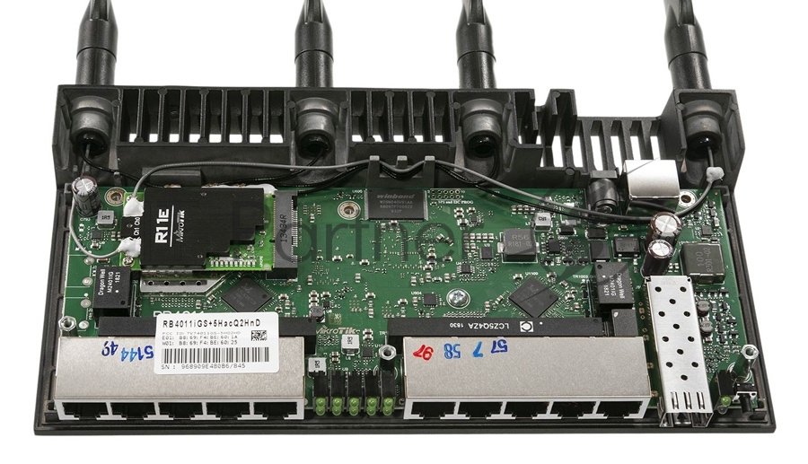 Маршрутизатор MIKROTIK RB4011iGS+5HacQ2HnD-IN 10x10/100/1000 LAN, 1 SFP+, 2,4Ghz/5Ghz, 802.11a/b/g/n/ac