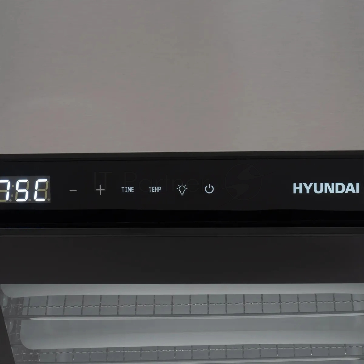 Сушка для фруктов и овощей Hyundai HYFD-8801 14под. 600Вт серебристый