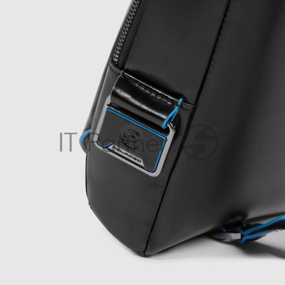 Рюкзак слинг мужской Piquadro Blue Square CA6898B2/N черный натур.кожа