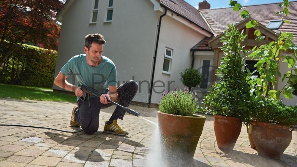 Очиститель высокого давления Bosch UniversalAquatak 130 (06008A7B00) 1.7кВт, 130бар, 380л/ч