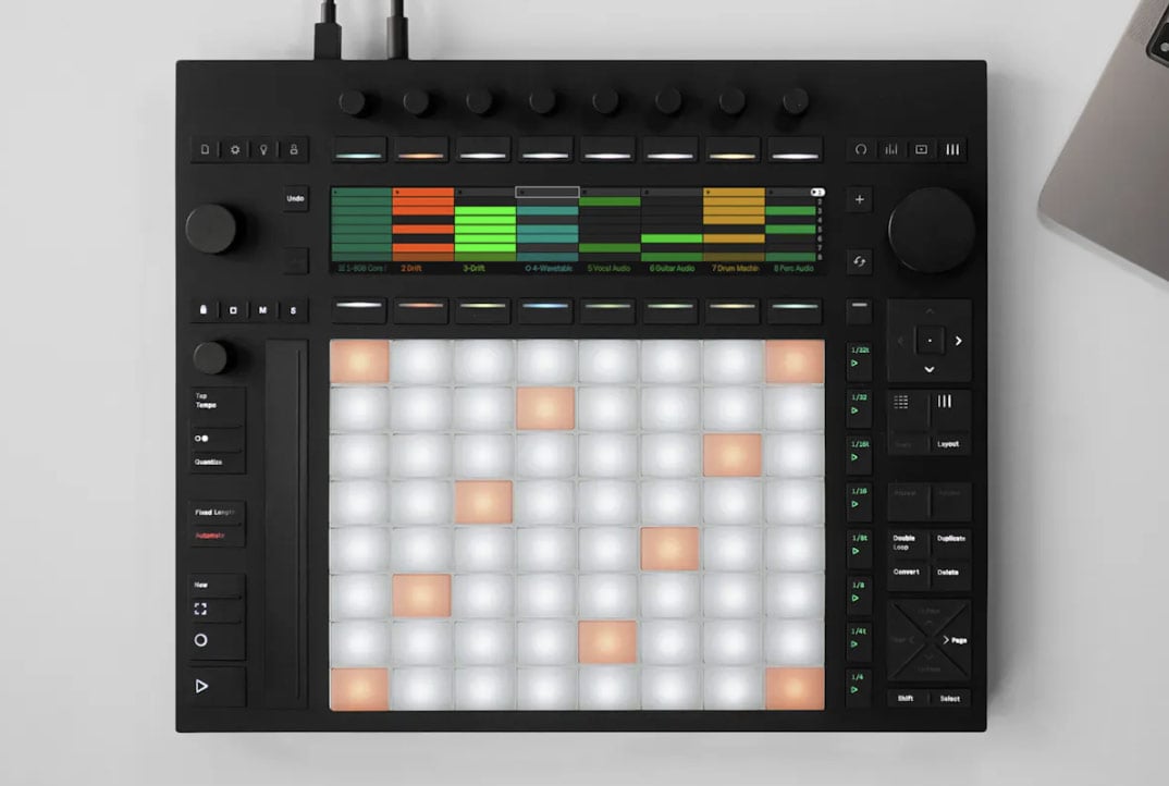 USB MIDI контроллер [88742] Ableton [Push 3] [887380] LCD дисплей 231х39 мм, 64 MPE-пэда с подсветкой и датчиком движения XY, 8 энкодеров, 3 Jog Dial, сенсорный фейдер, USB MIDI интерфейс, 1/4" TRS, ADAT Toslink вход/выход, MIDI вход/выход, USB-A, USB-C