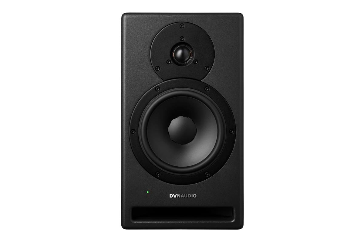 Акустическая система (студийный монитор) [952958] Dynaudio [Core 7] активная, 2-х полосная, ВЧ динамик 1.1", НЧ динамик 7", мощность: ВЧ 150 Вт, НЧ 500 Вт, частоты: 40-27000 Гц, XLR аналоговый вход, AES3 XLR, BNC Word Clock цифровые входы, AES3 XLR выход