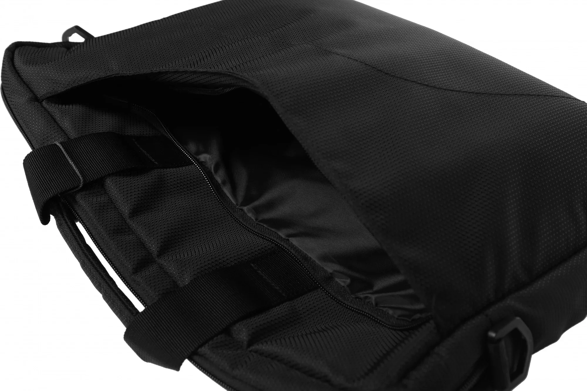 Сумка для ноутбука 15.6" Riva 8035 черный полиэстер (8035 BLACK)