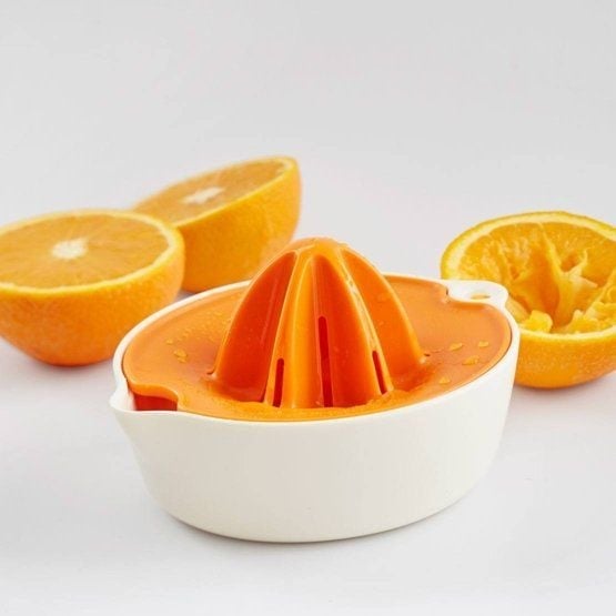 Соковыжималка цитрусовая Fiskars Functional Form  1016125  белый/оранжевый