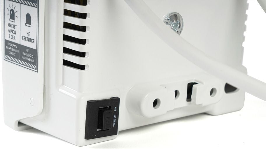 Стабилизатор напряжения Бастион Teplocom ST-555 300Вт 400ВА белый