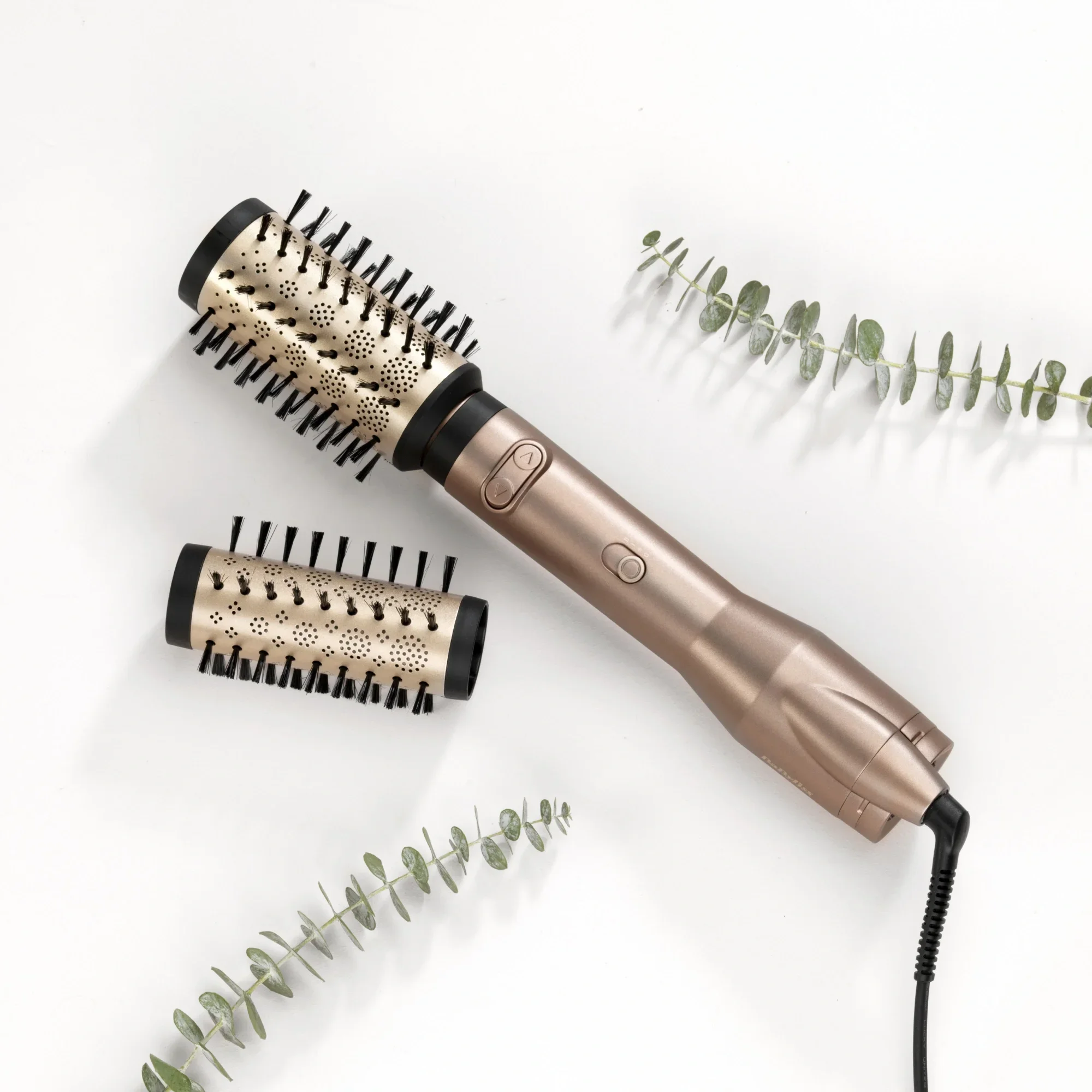 Babyliss Фен-щетка BaByliss AS952E (650 Вт, вращающаяся щетка, диаметр - 40 мм, 50 мм, генератор ионов, насадок - 2 шт, шнур - 2.5 м)