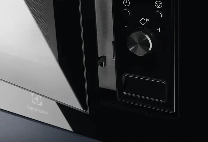Встраиваемая микроволновая печь ELECTROLUX/ Встраиваемая микроволновая печь, объем 20 л., высота 380 мм, цвет черный/нерж.сталь