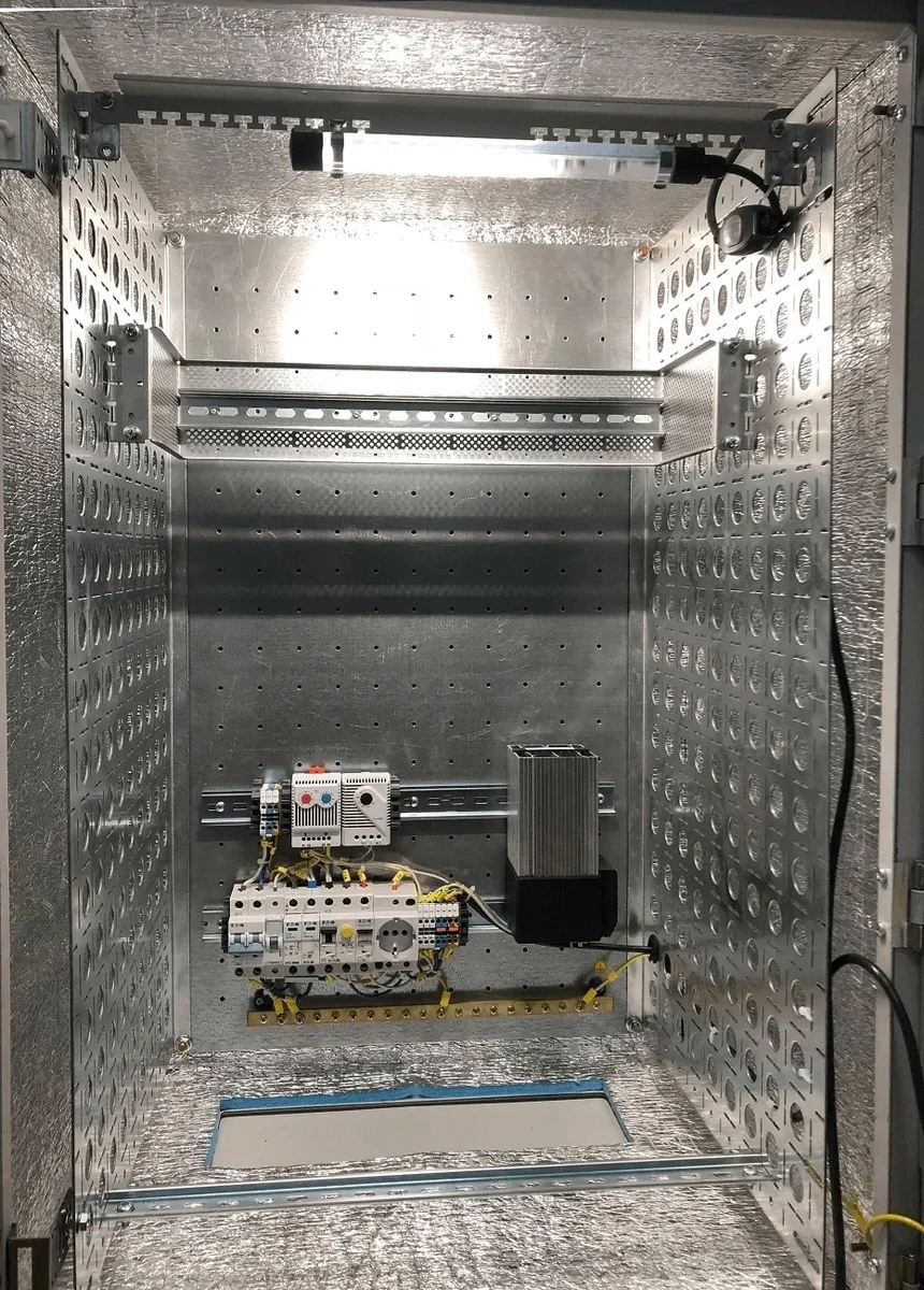 Шкаф коммутационный ЦМО (ШТВ-Н-12.6.3-4ААА-Т1) настенный 12U 620x330мм пер.дв.металл несъемн.бок.пан. 150кг серый 220мм 50кг 120град. 600мм IP54 IK10 сталь нержавеющая уличный всепогодный с вентилятором с нагревателем укомплектованный 150Вт
