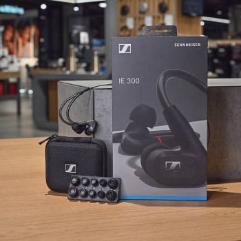 Наушники вкладыши Sennheiser IE 300 1.25м черный проводные крепление за ухом (509104)