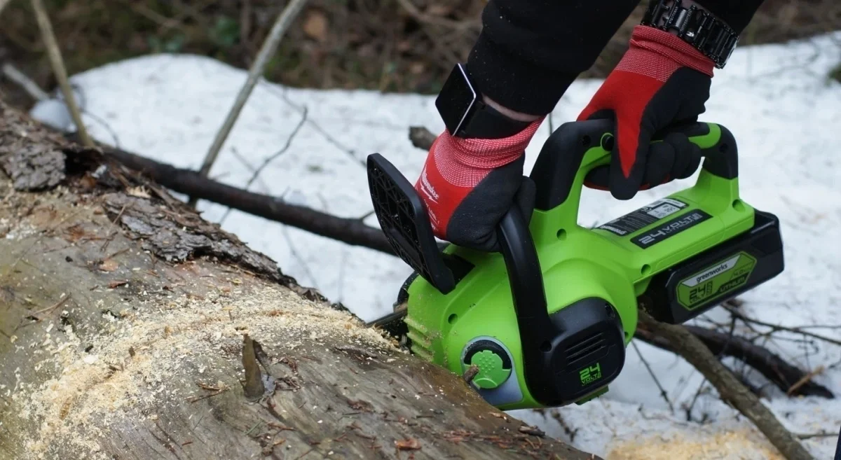 Цепная пила Greenworks G24CS25 аккум. 600Вт 0.8л.с. дл.шины:10" (25cm) 1аккум. 8Ач ЗУ (2007707UH)