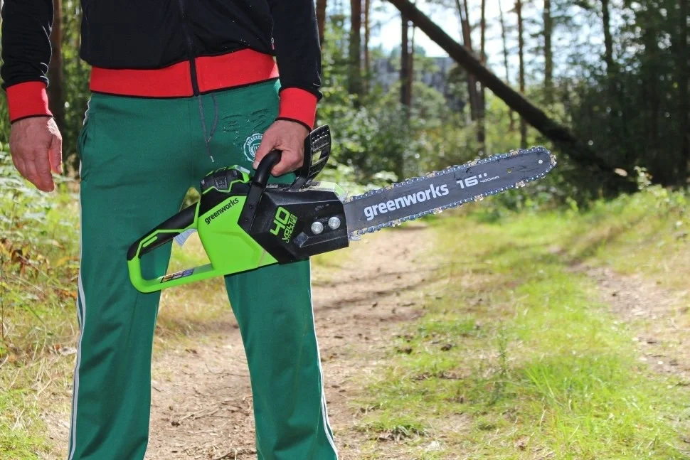 Цепная пила Greenworks GD40CS18 аккум. 1800Вт 2.4л.с. дл.шины:16" (40cm) 1аккум. 8Ач ЗУ (2005807UH)