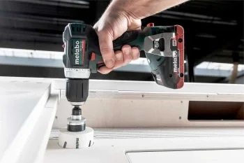 Дрель-шуруповерт Metabo BS 18 L BL 18Вт аккум. патрон:быстрозажимной (кейс в комплекте) (613155500)