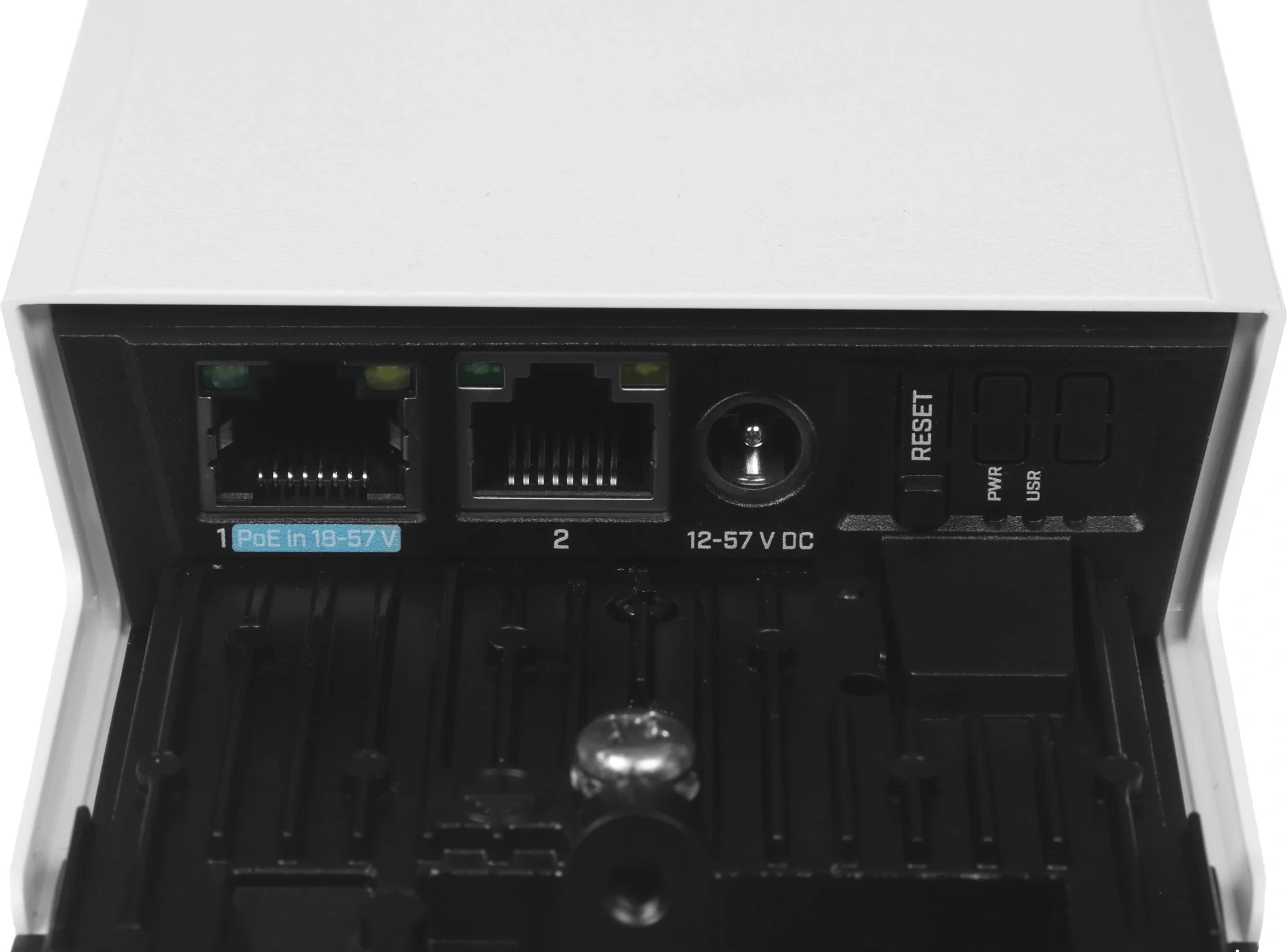 Роутер беспроводной MikroTik wAP ax (WAPG-5HAXD2HAXD) AX3000 10/100BASE-TX/4G белый