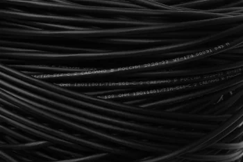 Кабель сетевой информационный Suprlan Median 01-0335-1 кат.5E UTP 4 пары 24AWG PE внешний 305м черный
