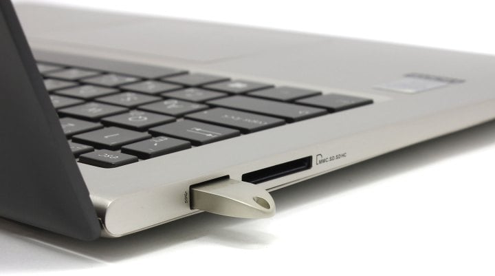 Qumo Cosmos <QM8GUD-Cos> USB2.0 Flash  Drive 8Gb (RTL)