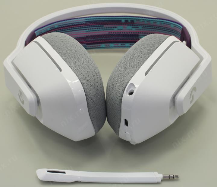 Logitech G733 LIGHTSYNC Gaming Headset (беспроводные наушники с микрофоном,  с рег.громкости) <981-000883>