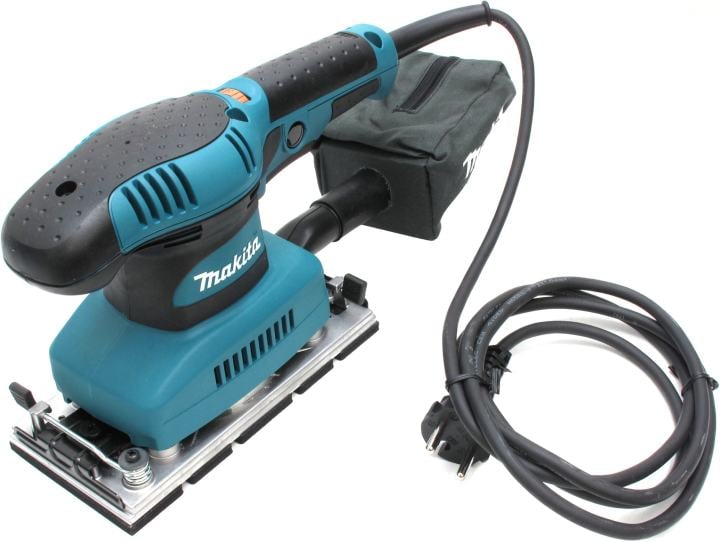 Makita BO3711 Вибрационная шлифовальная машина [BO3711] {190Вт,93х228мм,4000-11000об\м,ампл-2.6мм,1.6кг,кор,п\сборник,зажим }
