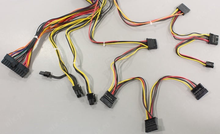 Блок питания ExeGate UNS700  <ES261572RUS>  700W  ATX (24+4+6/8пин)