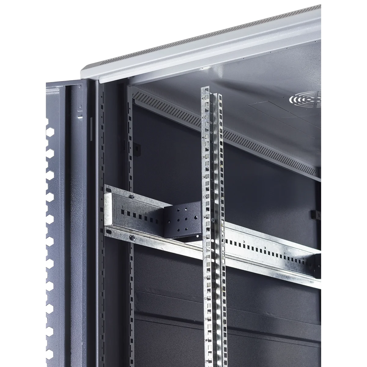 Шкаф телекоммуникационный напольный 47U 800x800мм, серия TFC (SNR-TFC-478080-CPDP-G-SF)