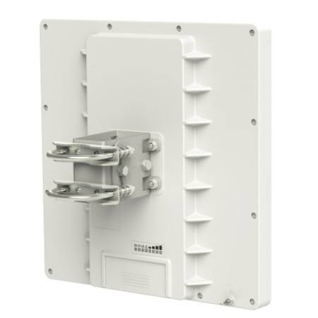 Точка доступа MikroTik QRT 5 with 24dbi 5GHz antenna, High Gain Dual Chain 802.11an wireless, 600MHz, 64MB RAM, 1xGigabit LAN, POE, PSU, pole mount, RouterOS L4